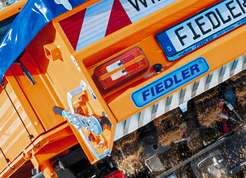 Attachment spreader